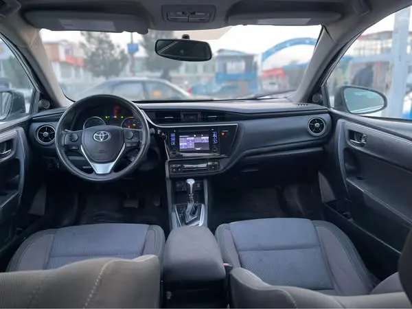 Toyota Corolla 2017 (4)