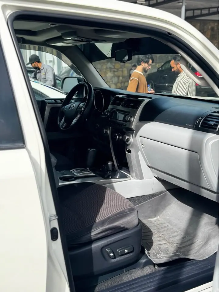 Toyota 4Runner 2011 (4)