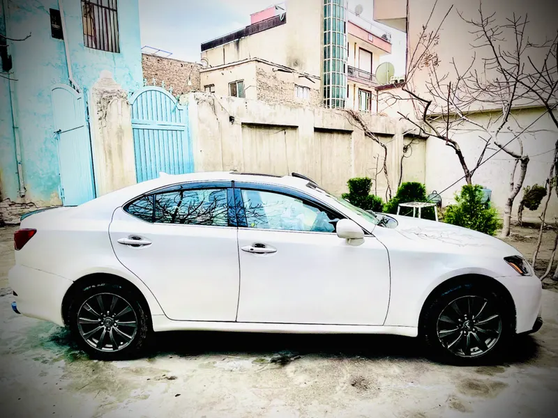 Lexus IS250 (2)