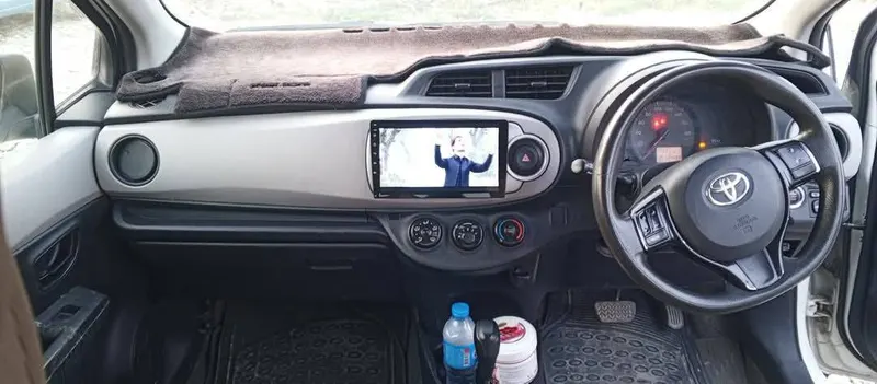 Toyota Vitz 2011 (4)