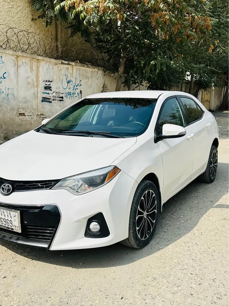 Toyota Corolla 2015 (1)