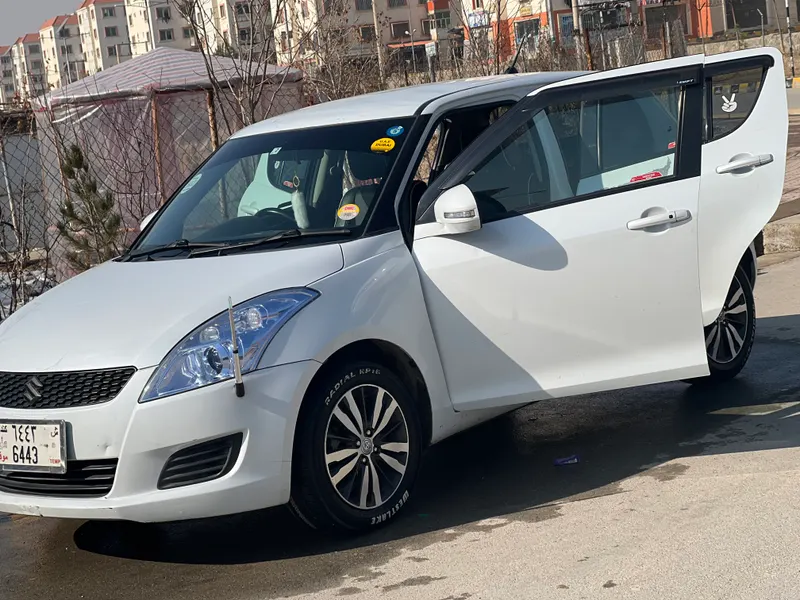 Suzuki Swift 2011 (2)