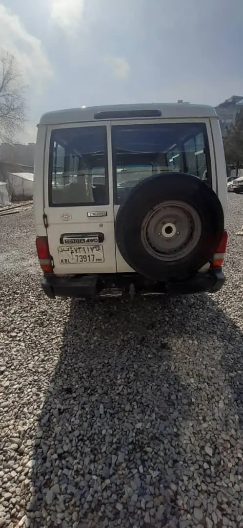 Toyota Land Cruiser (3)