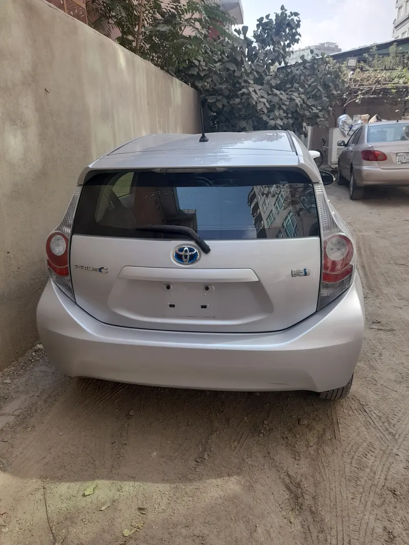 Toyota Aqua 2014 (4)
