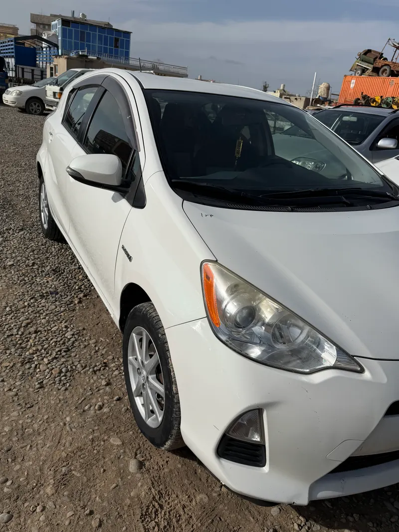 Toyota Aqua 2012 (2)