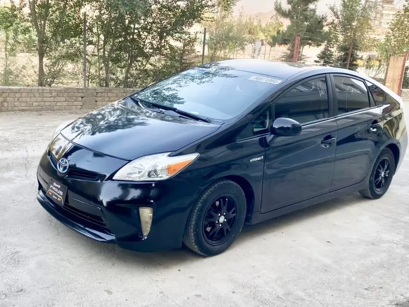 Toyota PRUIS 2013 (4)