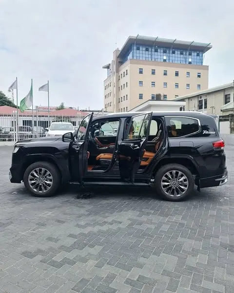 Toyota Land Cruiser (1)
