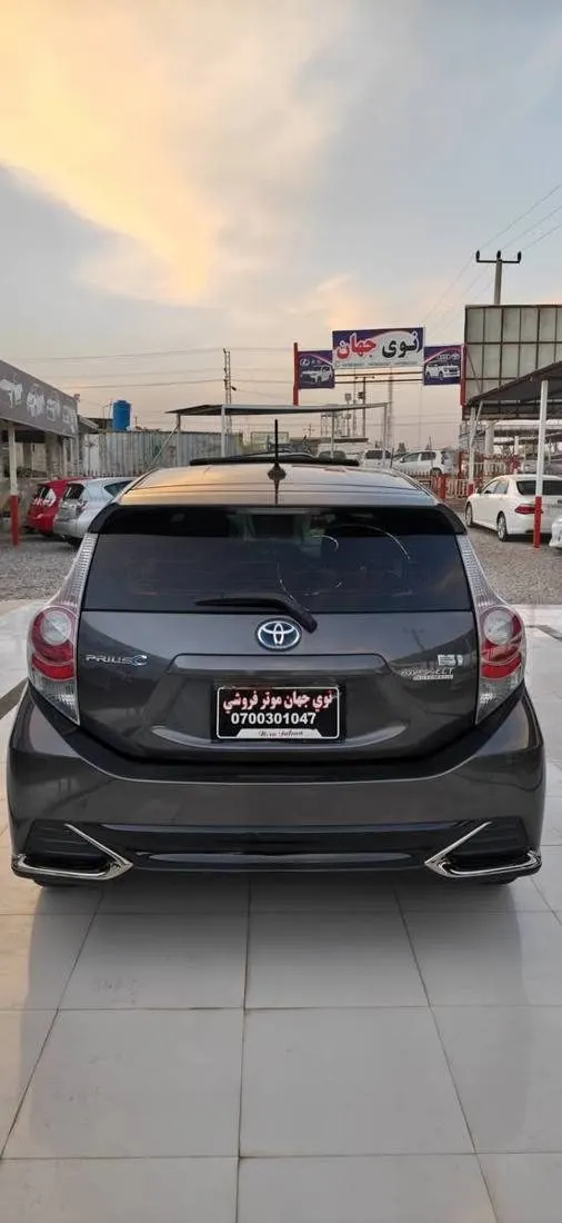 Toyota Aqua Hybrid 2015 (3)