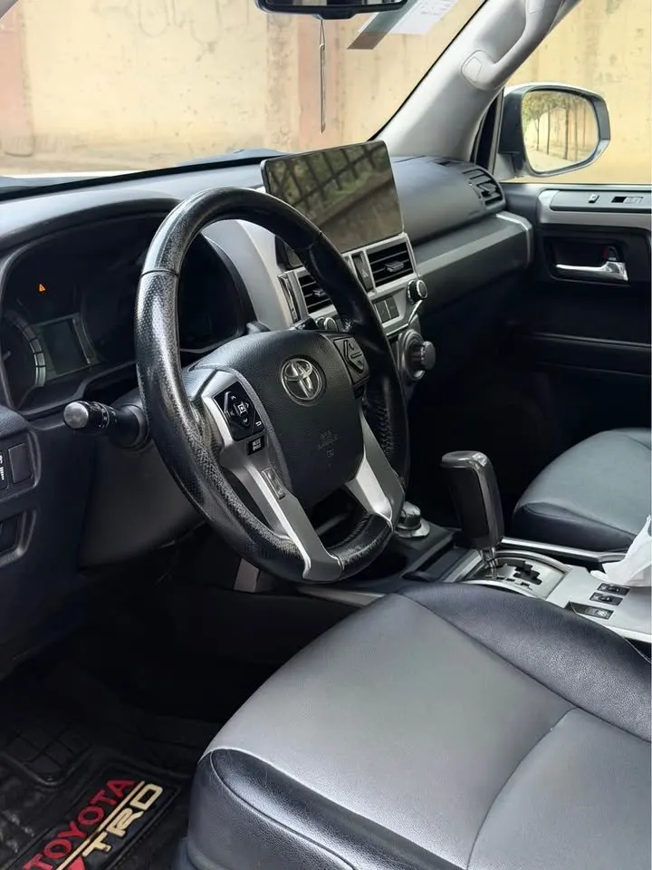Toyota 4Runner SR5 2016 (4)