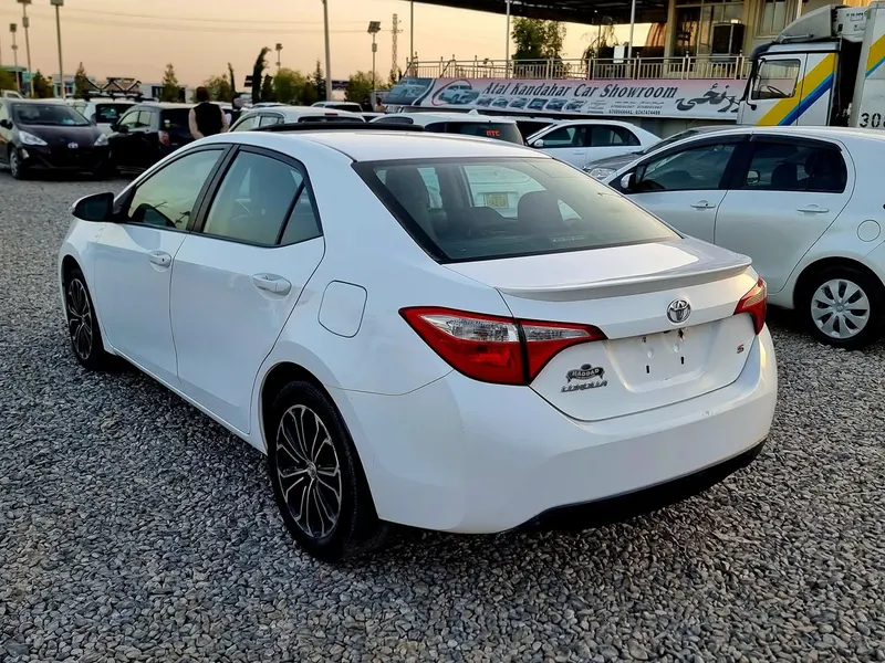 Toyota Corolla 2016 (3)