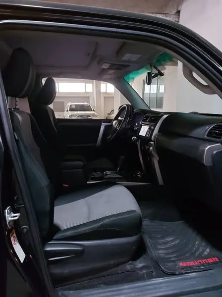 Toyota 4Runner 2018 (2)