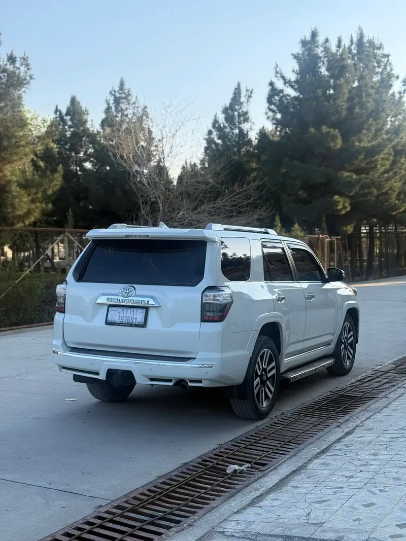 Toyota 4 Runner 2022 (2)