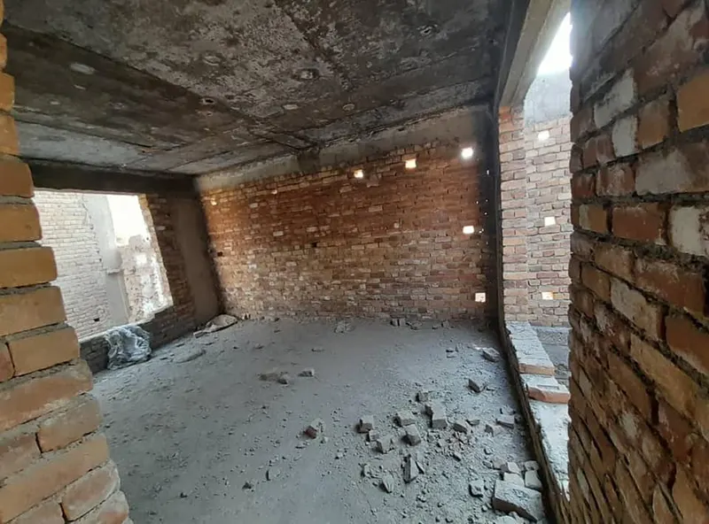 Half made house for sale (4)