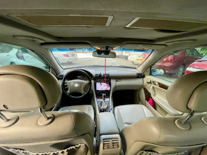 Mercedes-Benz C230 (4)