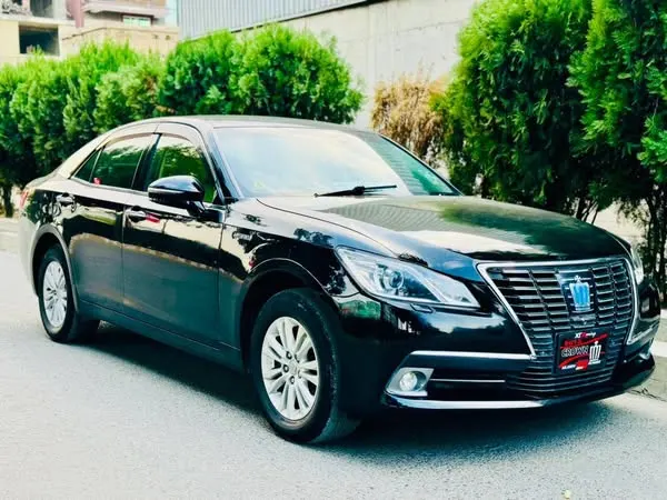 Toyota Crown Hybrid 2013 (2)