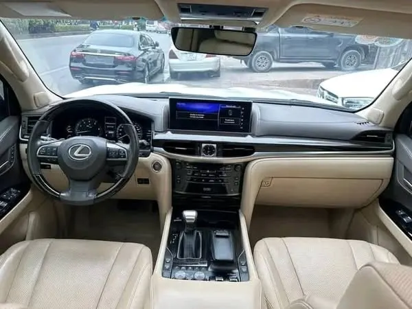 Lexus (4)
