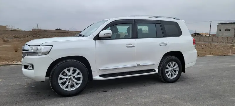 Toyota Land Cruiser 2012 (2)
