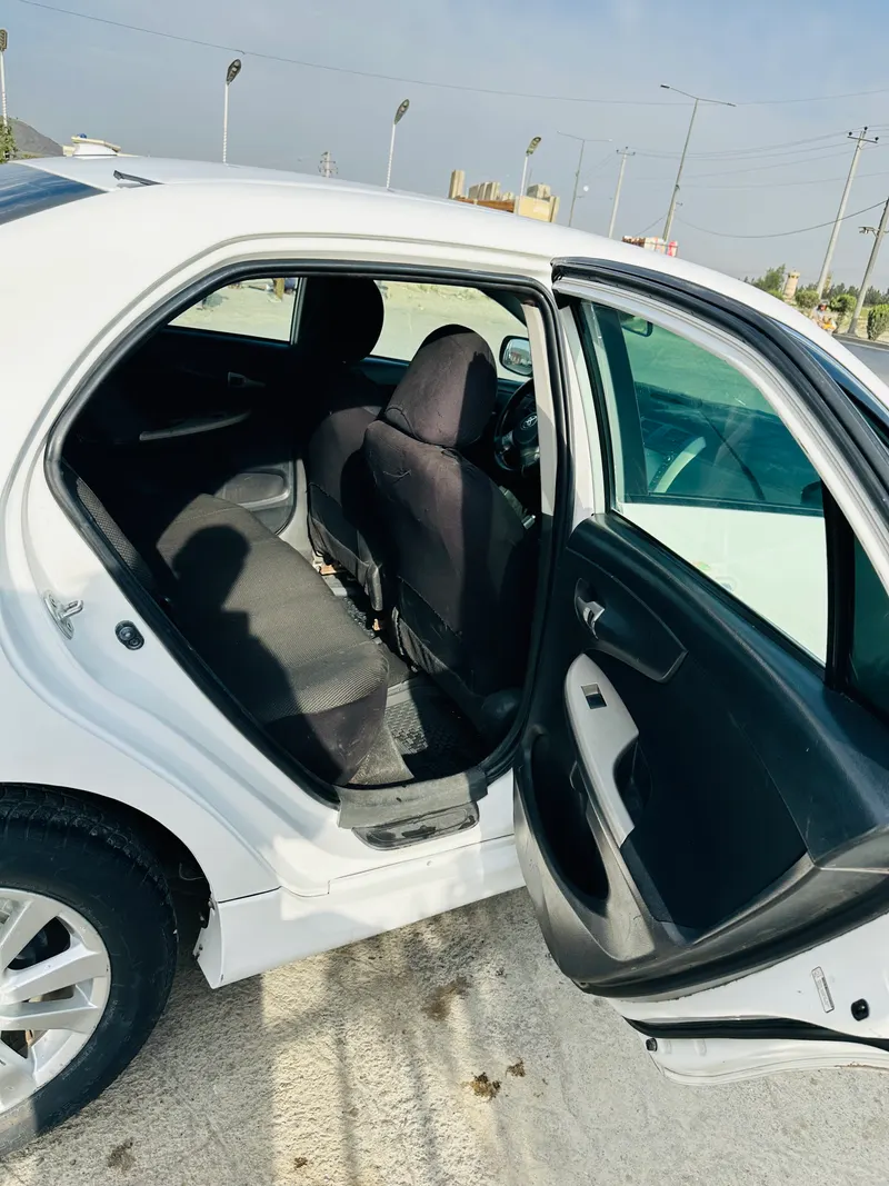 Toyota Corolla 2010 (5)