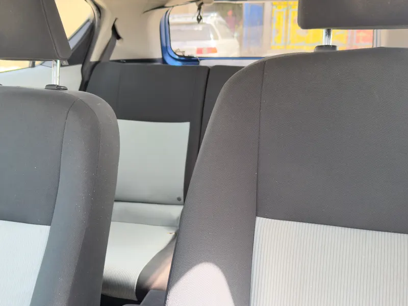2012 Toyota Prius C Aqua – Excellent Condition (3)