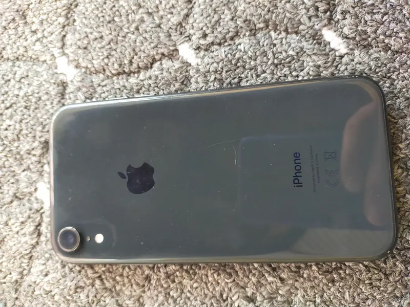 iPhone XR - 128GB (3)