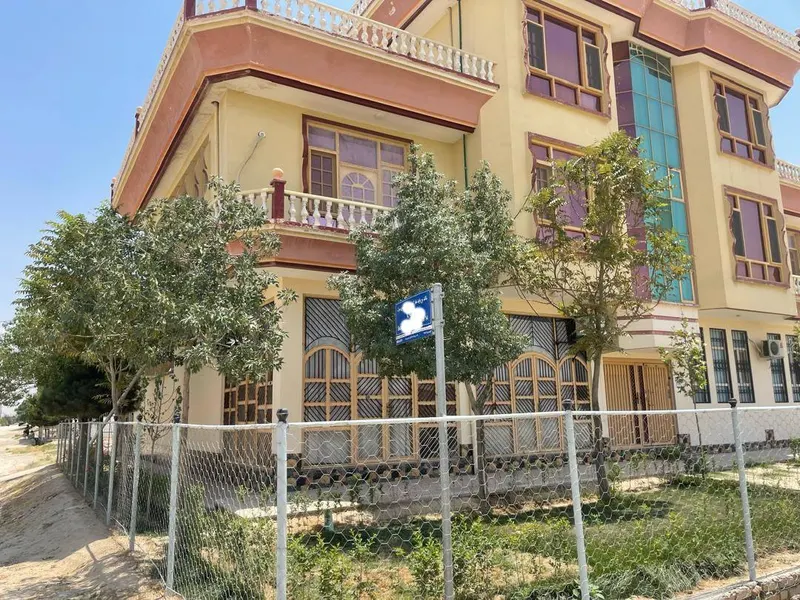 3-storey house with supermarket for sale, 8 rooms, near Chowk-e Sham, Mazar-i-Sharif (3)