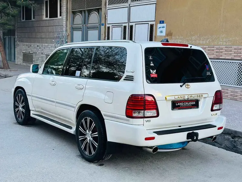 Toyota Land Cruiser VXR 2006 (3)