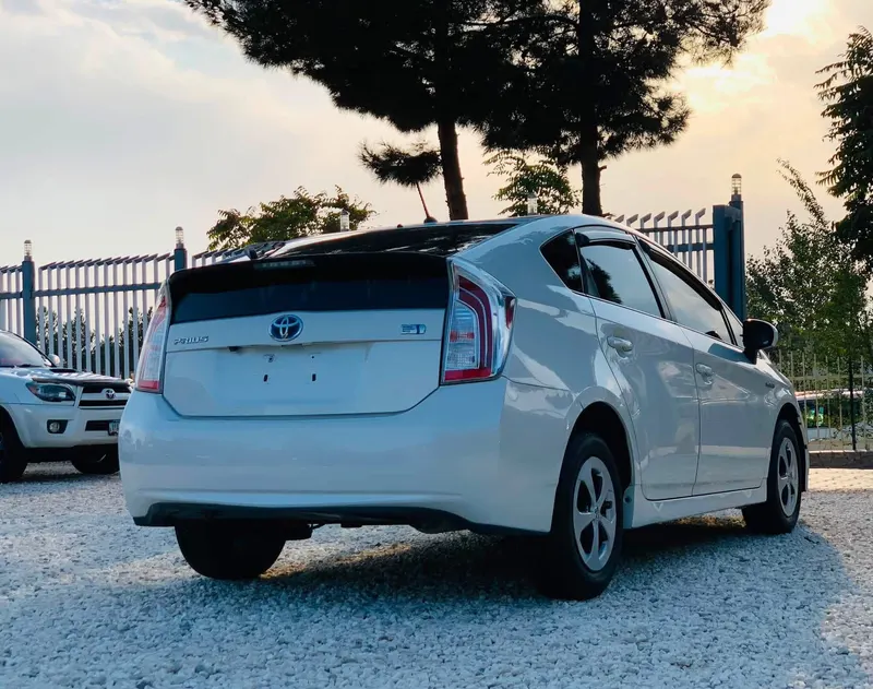 Toyota Prius 2015 (4)