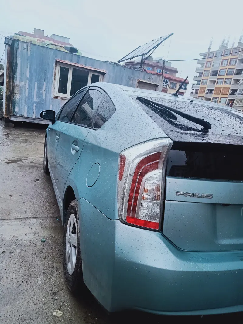 Toyota Prius Hybrid 2013 (3)
