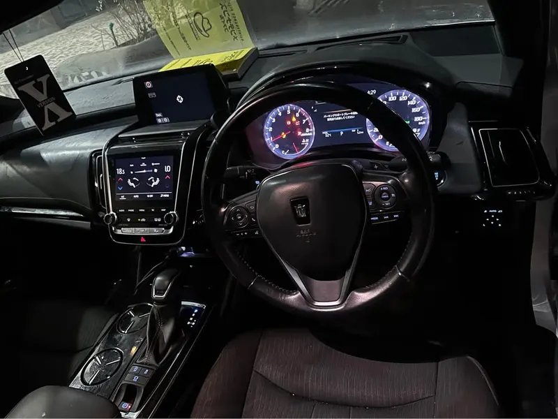 Toyota Crown 2019 (4)