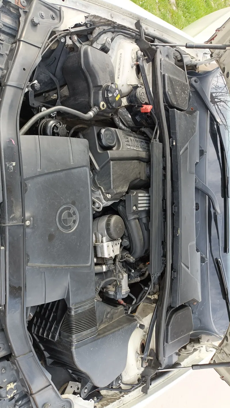BMW 320i 2012 (5)