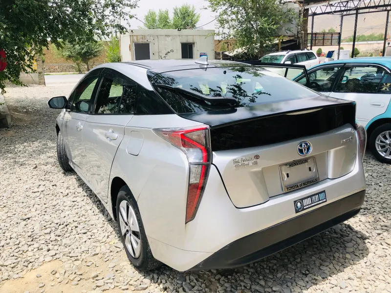 Toyota Prius 2016 (2)