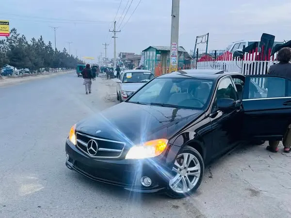 Mercedes-Benz C300 2009 (2)