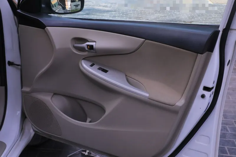 2011 Toyota Corolla LE (Sunroof) (8)