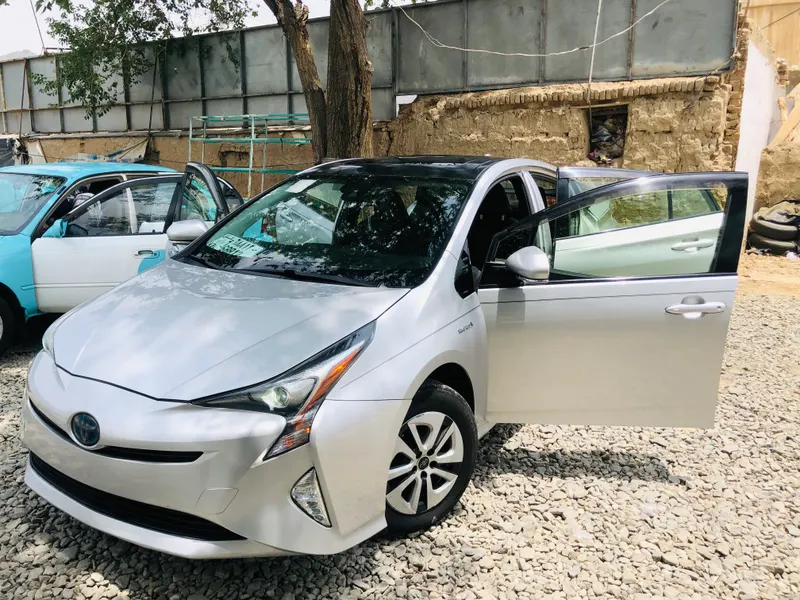 Toyota Prius 2016 (3)