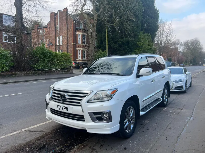 Lexus LX570 2015 (2)