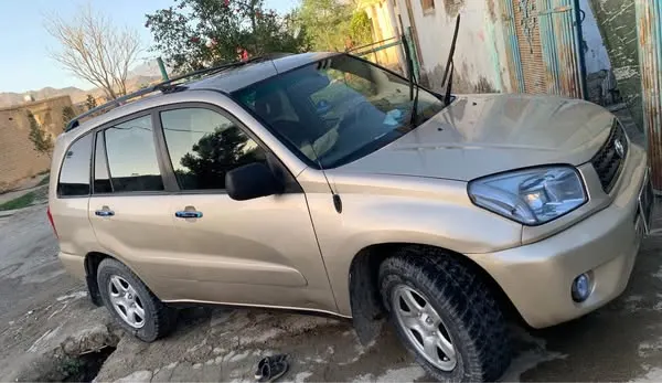 Toyota RAV4 2005 (4)