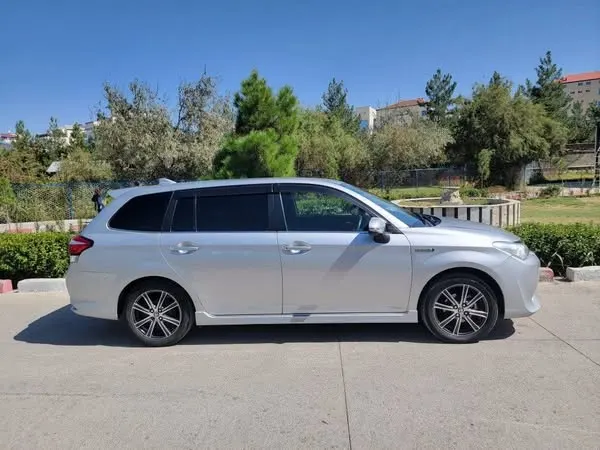 Toyota Fielder Hybrid 2016 (2)