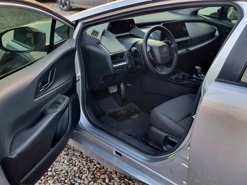 Toyota Prius 2023 (4)