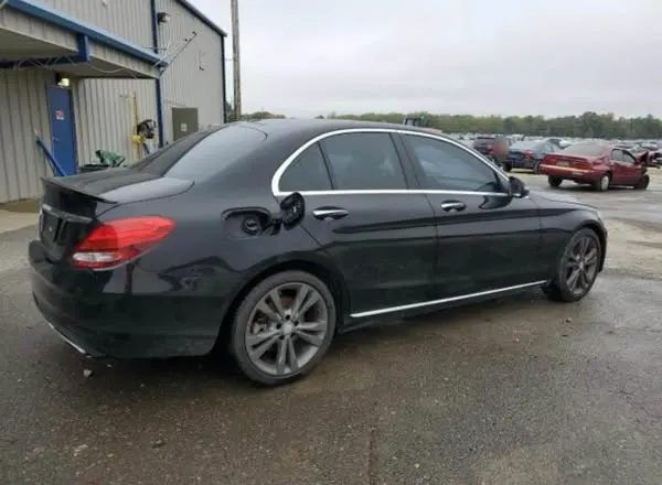 Mercedes-Benz C300 2016 (3)