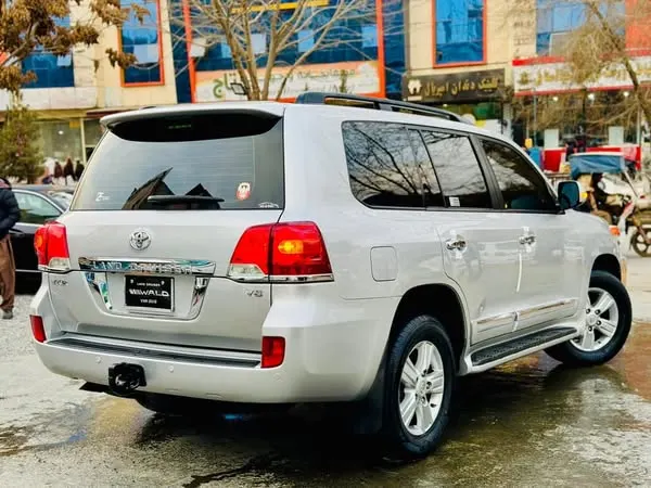 Toyota Land Cruiser VXR 2012 (3)