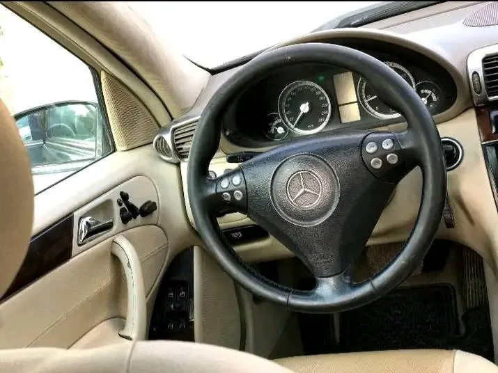 Mercedes-Benz 2005 (4)