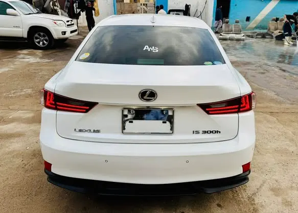 Lexus IS300h Hybrid 2014 (3)