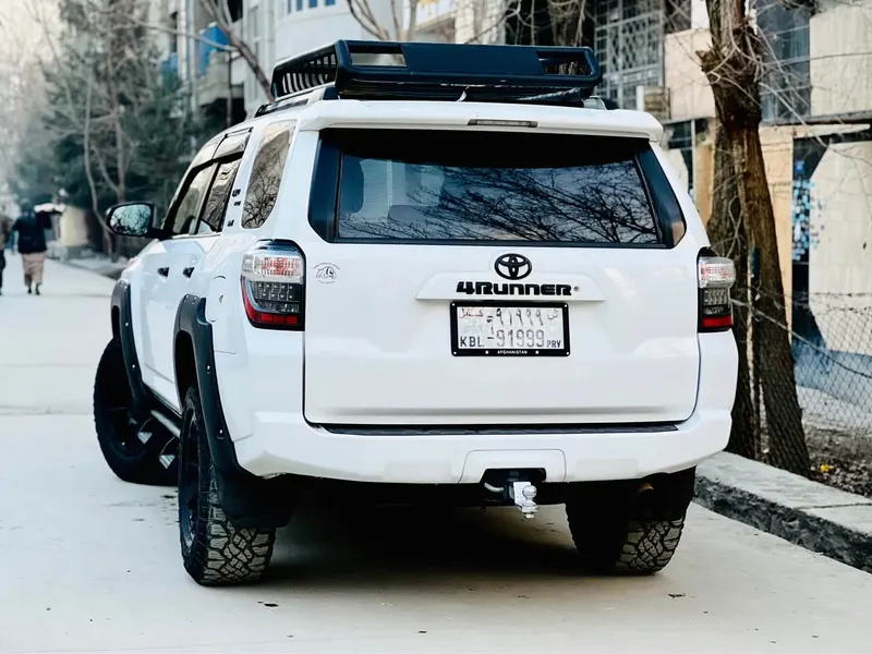 Toyota 4Runner 2015 (2)