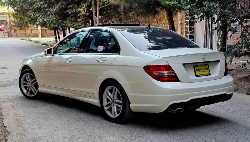 Mercedes-Benz 2012 (2)