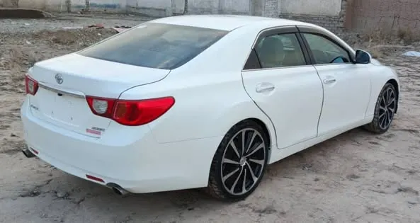 Toyota Mark X 2011 (2)