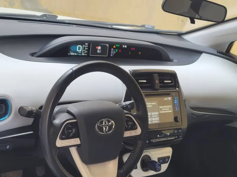 Toyota Prius 2017 (6)