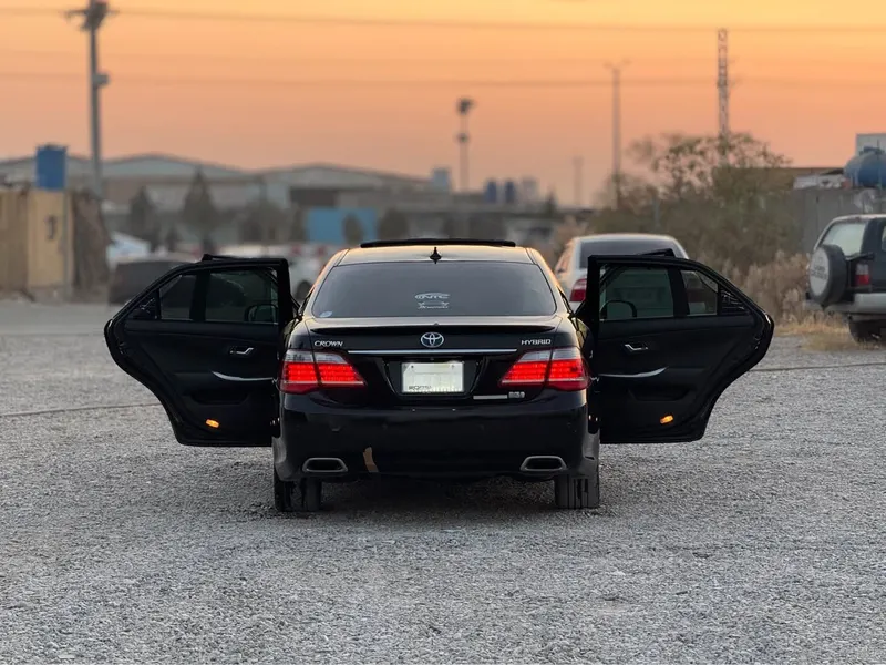 Toyota Crown 2011 (3)