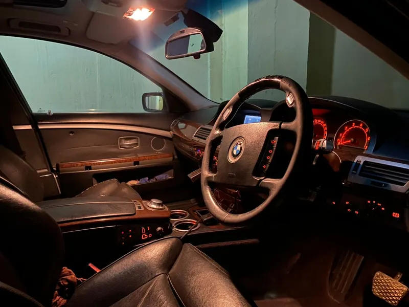 BMW 7 Series 2005 (4)