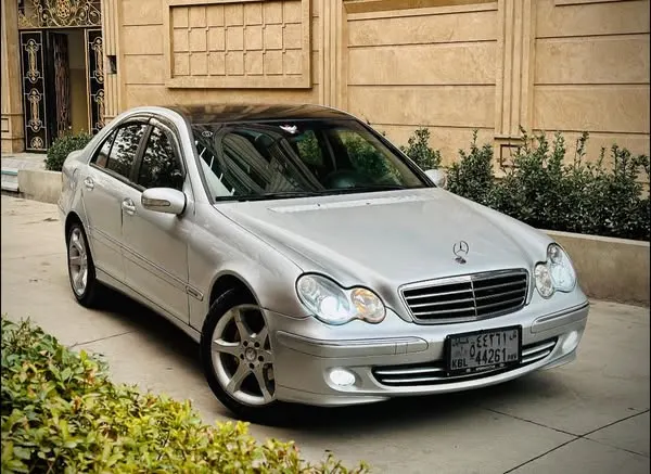 Mercedes-Benz C230 2005 (2)