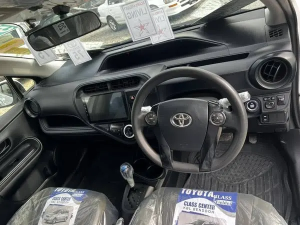 Toyota Aqua 2017 (4)
